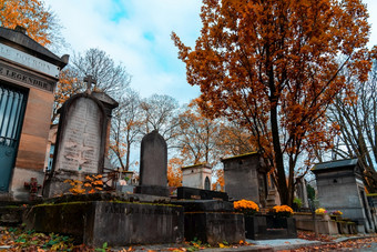 巴黎法国11月视图秋天小巷的大多数著名的墓地巴黎父亲拉雪兹法国坟墓各种各样的著名的人金秋天在老大坟墓