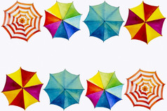 多彩色的伞水彩绘画前视图色彩斑斓的夏天假期和旅游业务海海滩度假胜地市场纹理背景手画摘要插图复制空间