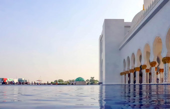 阿拉伯语谢赫。扎耶德清真寺白色背景曼联阿拉伯阿联酋航空公司中间东著名的具有里程碑意义的阿布阿布扎比阿联酋12月谢赫。扎耶德清真寺曼联阿拉伯阿联酋航空公司中间东著名的具有里程碑意义的