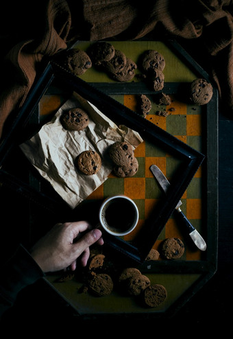 巧克力芯片饼干乡村背景巧克力芯片饼干黑暗背景