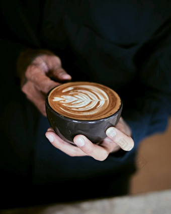 咖啡拿铁艺术使咖啡师咖啡拿铁艺术