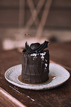 美味的自制的巧克力蛋糕表格美味的自制的巧克力蛋糕