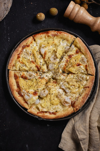 自制的夏天榴莲和龙眼的披萨榴莲和龙眼的披萨
