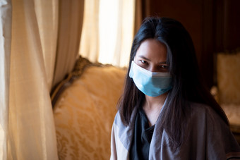 亚洲漂亮的女人穿面具呼吸保护面具对<strong>疫情</strong>流感科维德电晕病毒流感办公室与恐惧情感概念疾病爆发医疗保健生活女人穿面具保护<strong>疫情</strong>流感科维德