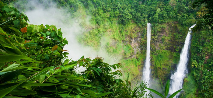 美妙的tad费恩瀑布的有雾的风景如画的双胞胎瀑布多雨的季节旅游景点南老挝
