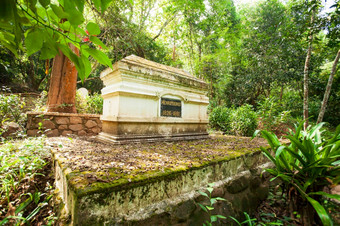 亨利穆霍特rsquo坟墓附近的南汗河銮prabang老挝亨利穆霍特rsquo发现带来了吴哥什么的注意的西的的地方开放的公共