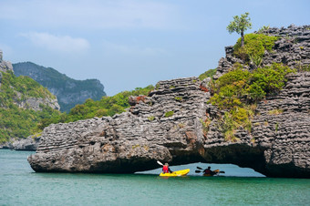 皮划艇<strong>通道</strong>岛阳光明媚的夏天惊人的视图的热<strong>带</strong>岛屿与自然石头桥KOH这丁字裤国家公园这封信他尼府泰国