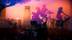镜子图像快乐集团孩子们骑自行车与朋友阅读书骑摩托车后座城市景观晚上模糊的背景运动模糊