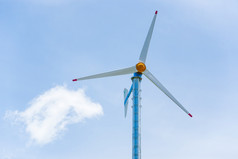 风涡轮机风发电机光蓝色的天空白色云背景替代能源风农场阳光一天夏天季节关闭复制空间背景纹理泰国