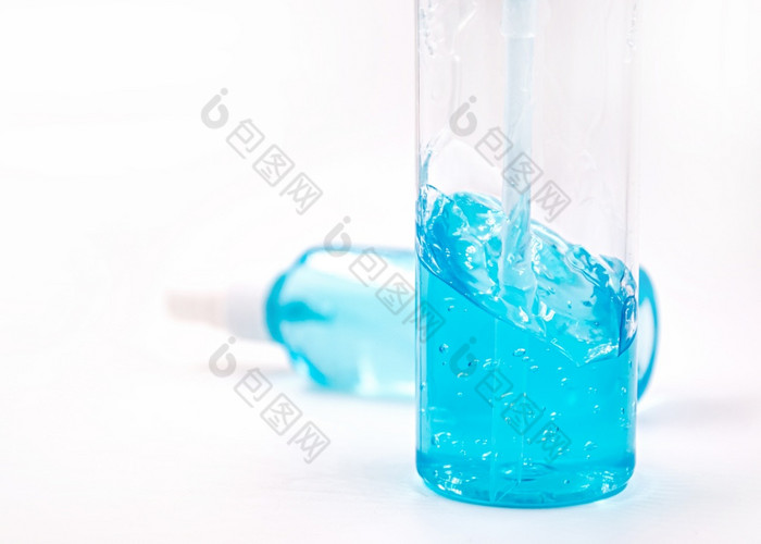 酒精过来这里洗手液手过来这里蓝色的酒精洗手液过来这里瓶与泵为手洗