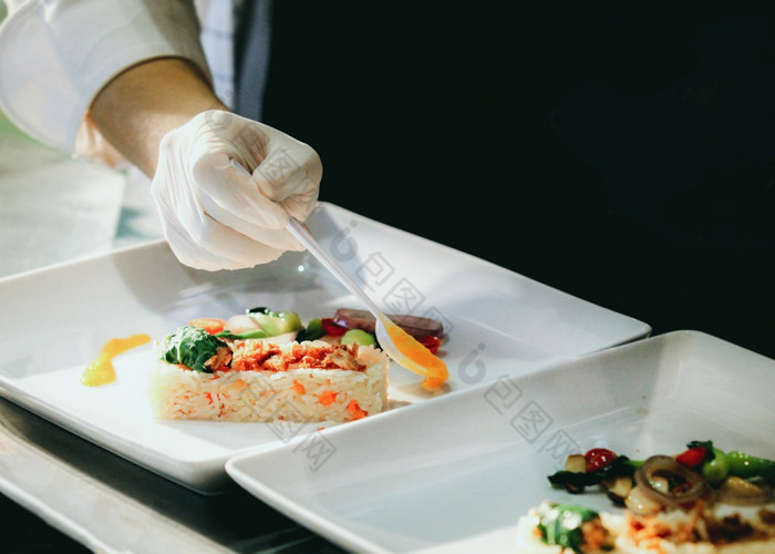 老板烹饪老板准备食物老板装修菜的厨房