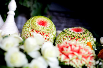 泰国水果雕刻与手蔬菜和水果雕刻