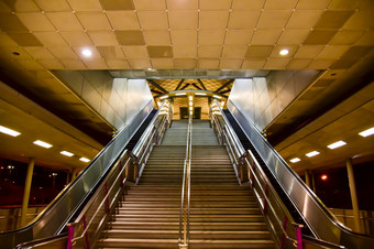 楼梯天空<strong>火车站</strong>自动扶梯和楼梯<strong>火车站</strong>
