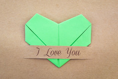 情人节卡的绿色心形状纸棕色（的）与