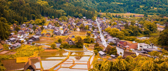 全景<strong>传统</strong>的和历史<strong>日</strong>本村白川乡岐阜县<strong>日</strong>本gokayama有被内接的联合国教科文组织世界遗产列表由于它的<strong>传统</strong>的gassho-zukuri房子