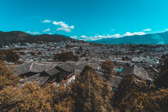 屋顶丽江老小镇美丽的视图从丽江