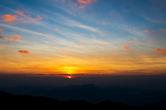 美丽的<strong>天空</strong>与云背景<strong>天空</strong>与云天气自然云蓝色的蓝色的<strong>天空</strong>与云和太阳云日出