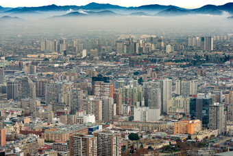<strong>圣地亚哥</strong>地区大智利层烟雾涵盖了市中心<strong>圣地亚哥</strong>