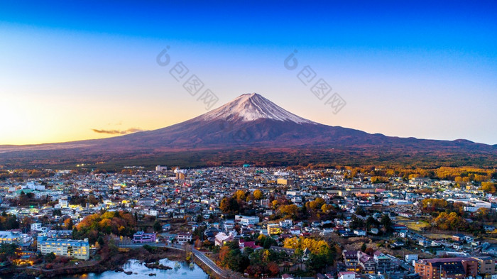 富士山和河口湖湖日落秋天季节富士山山手日本