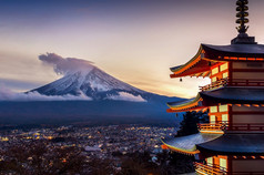 美丽的具有里程碑意义的富士山和Chureito宝塔日落日本