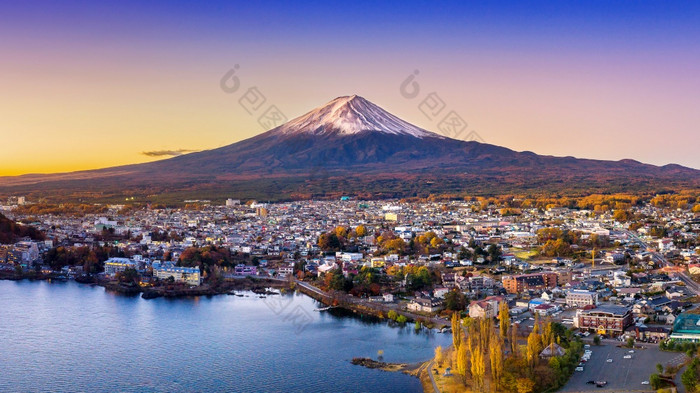 富士山和河口湖湖日落秋天季节富士山山手日本