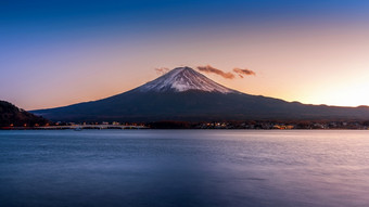 富士山和河口湖湖日落<strong>秋天</strong>季节富士山山手日本