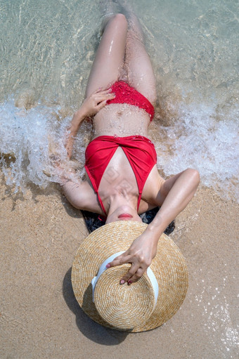 女人比基尼放松海滩莱利泰国