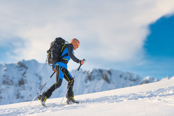 滑雪登山行动与密封皮