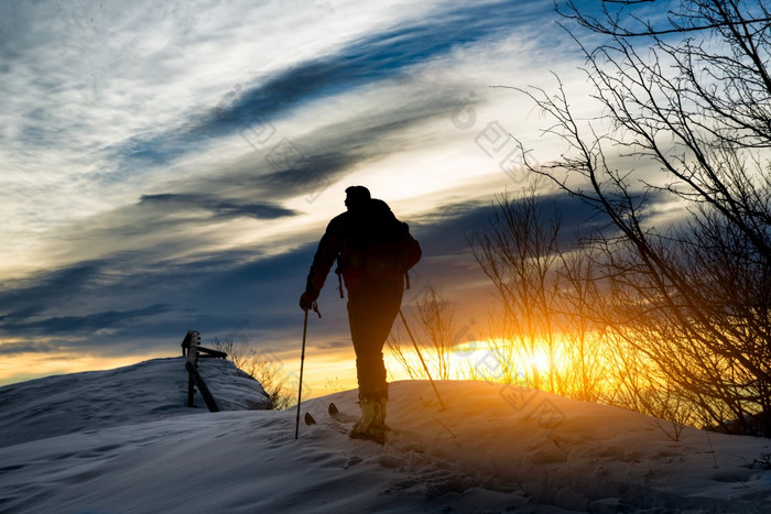 滑雪登山轮廓