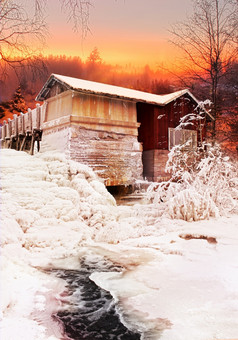 老冻水机附近冰冷的水圣诞节风景