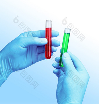 化学家手proctective手套持有样本液体测试管检查液体测试管