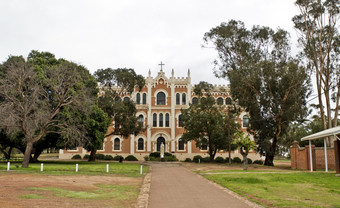 新恒星本笃会的社区位于北珀斯西方澳大利亚的男孩大学