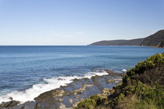 岩石海滩沿着的海岸伟大的海洋路维多利亚澳大利亚