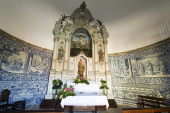视图的教堂<strong>洛可可</strong>风格祭坛的装饰品与雕像我们的夫人持有的孩子耶稣别墅伯爵葡萄牙