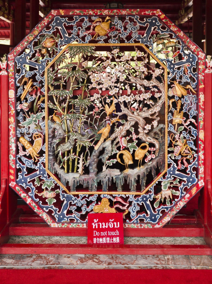 细节木雕刻装饰内部phra王牌韦哈特查伦的皇家大厦的爆炸pa-in夏天宫泰国