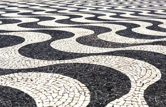 传统的风格葡萄牙语人行道上设计与黑色的和白色石头玄武岩和石灰石使用行人区域葡萄牙里斯本葡萄牙语人行道上