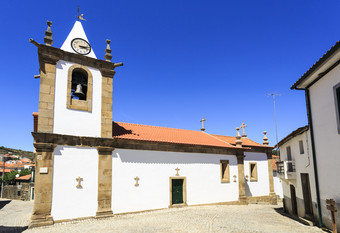<strong>横向</strong>视图的教区教堂建的世纪和翻新晚些时候世纪的村castelo最好的葡萄牙