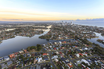的运河和高层建筑区域的黄金海岸见过日出从米以<strong>上海</strong>水平热空气气球昆士兰澳大利亚