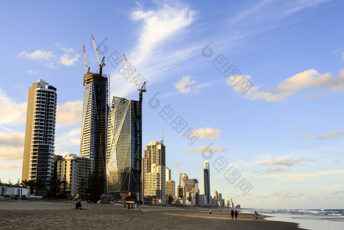 的摩天大楼的黄金海岸见过从的海滩broadbeach之前日落