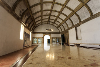 的食堂简朴的文艺复兴时期的风格是建的世纪和值得注意的为它的跳跃的肋骨的天花板修道院基督托马尔葡萄牙