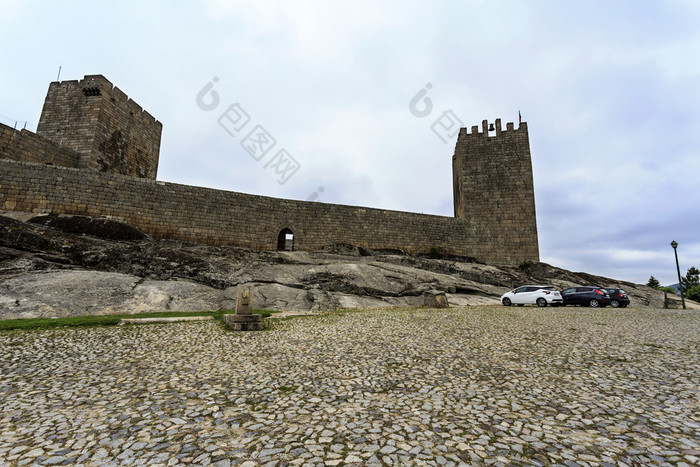 的中世纪的城堡建之间的的结束的世纪和开始的thcentury罗马哥特建筑风格linharesbeira葡萄牙