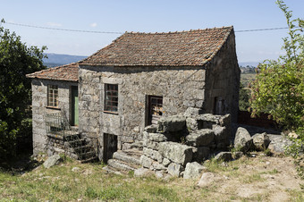 传统的当地的花岗岩<strong>房子</strong>的<strong>农村</strong>体系结构的beiraalta地区葡萄牙