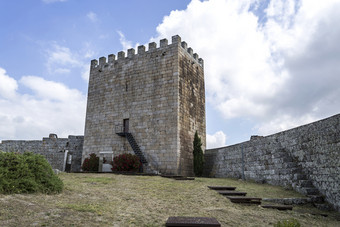的中世纪的山城堡建的和世纪罗马式和哥特风格与墙缺乏城齿和没有护城河赛莱科beirabeiraalta葡萄牙