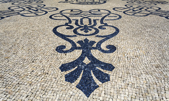 典型的<strong>葡萄牙</strong>语鹅卵石人行道上创建黑色的和白色模式使用玄武岩和石灰石鹅卵石里斯本<strong>葡萄牙</strong>