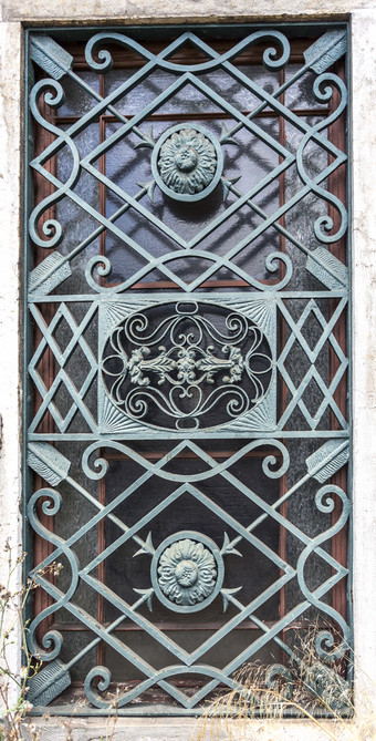 细节的阐述了铁烧烤覆盖的窗户每一个一边的<strong>入口</strong>门户<strong>网站</strong>的宫伯爵蓬特建早期世纪阿尔坎塔拉里斯本葡萄牙
