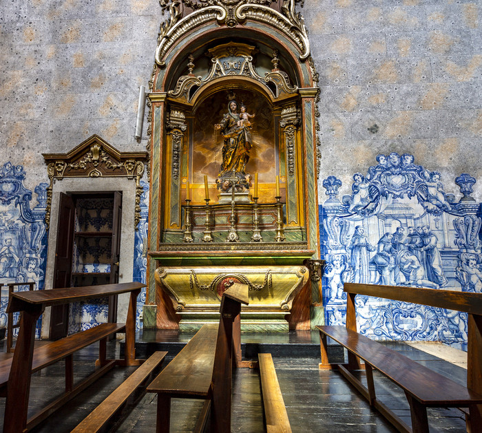 巴洛克式的镀金雕像维珍玛丽和孩子修道院为什么佩德罗阿尔坎塔拉上城区高里斯本葡萄牙