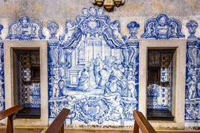 细节瓷砖面板在两个忏悔展位的教堂为什么佩德罗阿尔坎塔拉上城区高里斯本葡萄牙