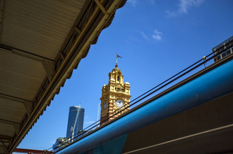 视图的时钟塔的弗林德斯街站墨尔本维多利亚澳大利亚