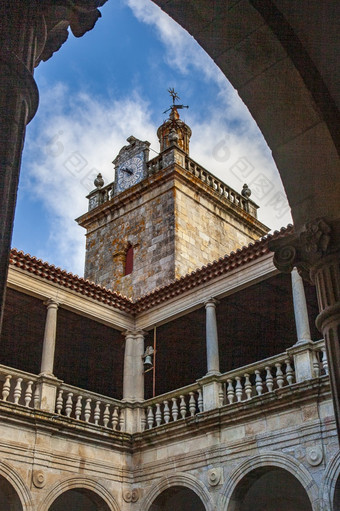 时钟塔的大教堂玛丽假设见过从内部的大教堂修道院两个孩子葡萄牙
