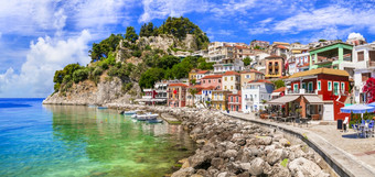 可爱美丽的小镇帕尔加完美的度假爱奥尼亚海岸希腊受欢迎的旅游吸引力和夏天假期epirus希腊最好的的地方爱奥尼亚海岸帕尔加小镇